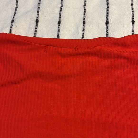 Red Top - Picture 3 of 4